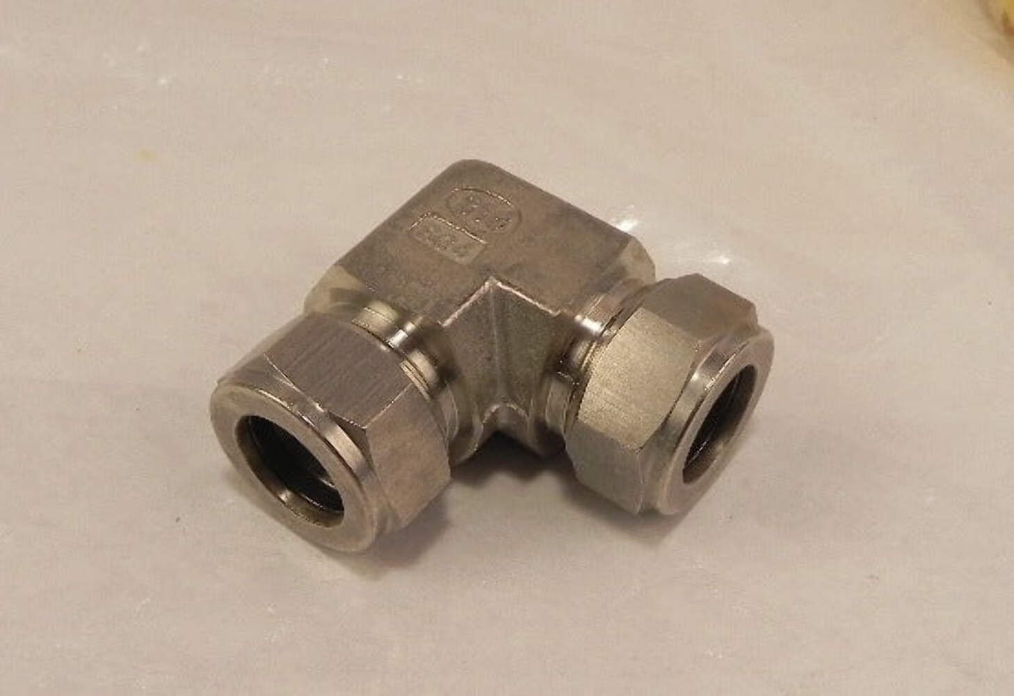 Ham-Let Elbows Let-Lok 765L SS 20mm ( box of 2 )