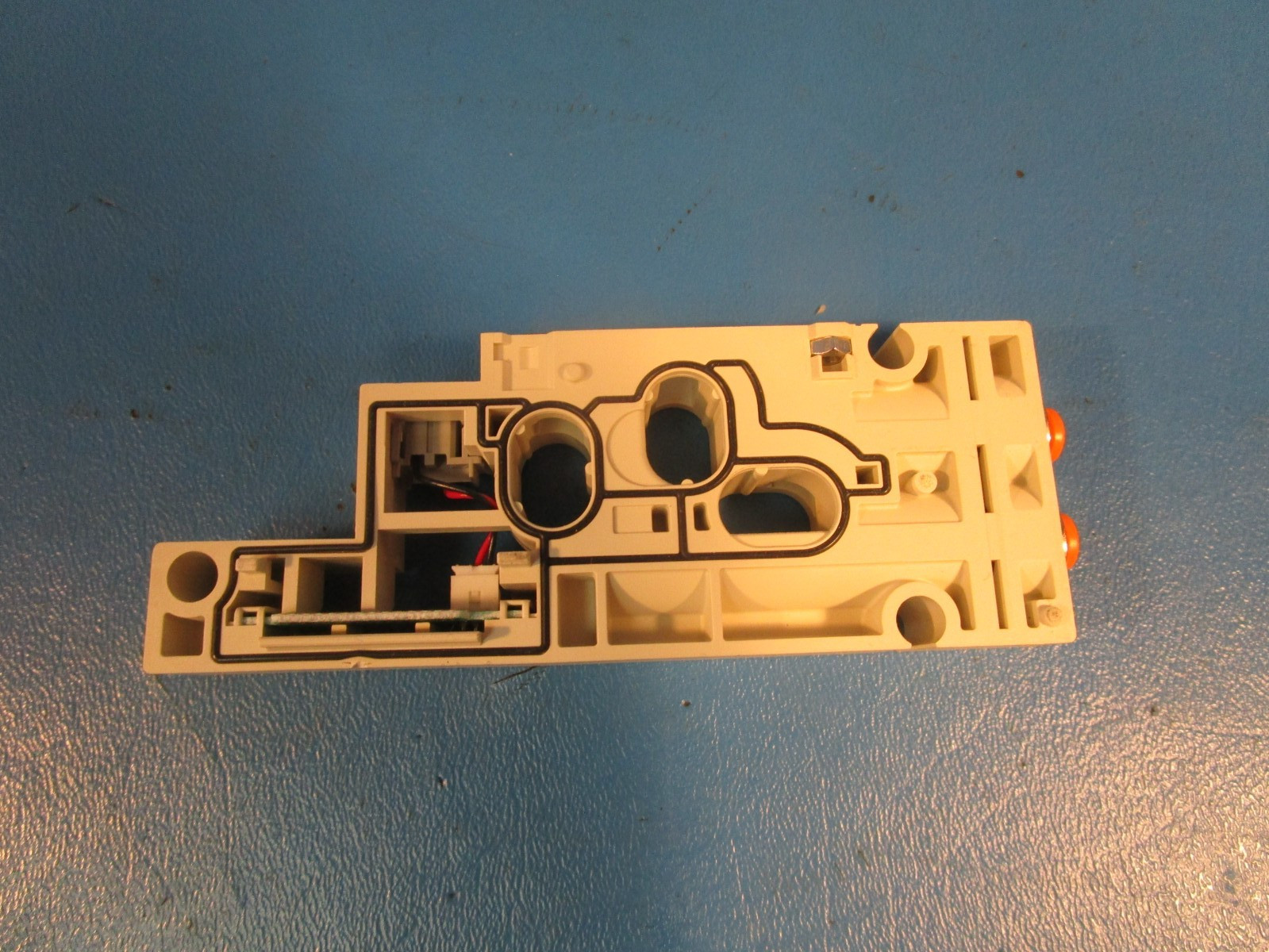 SMC SY50M-2-1SA-N3, Manifold Block Assembly for a SY5000 5 Port Solenoid Valves