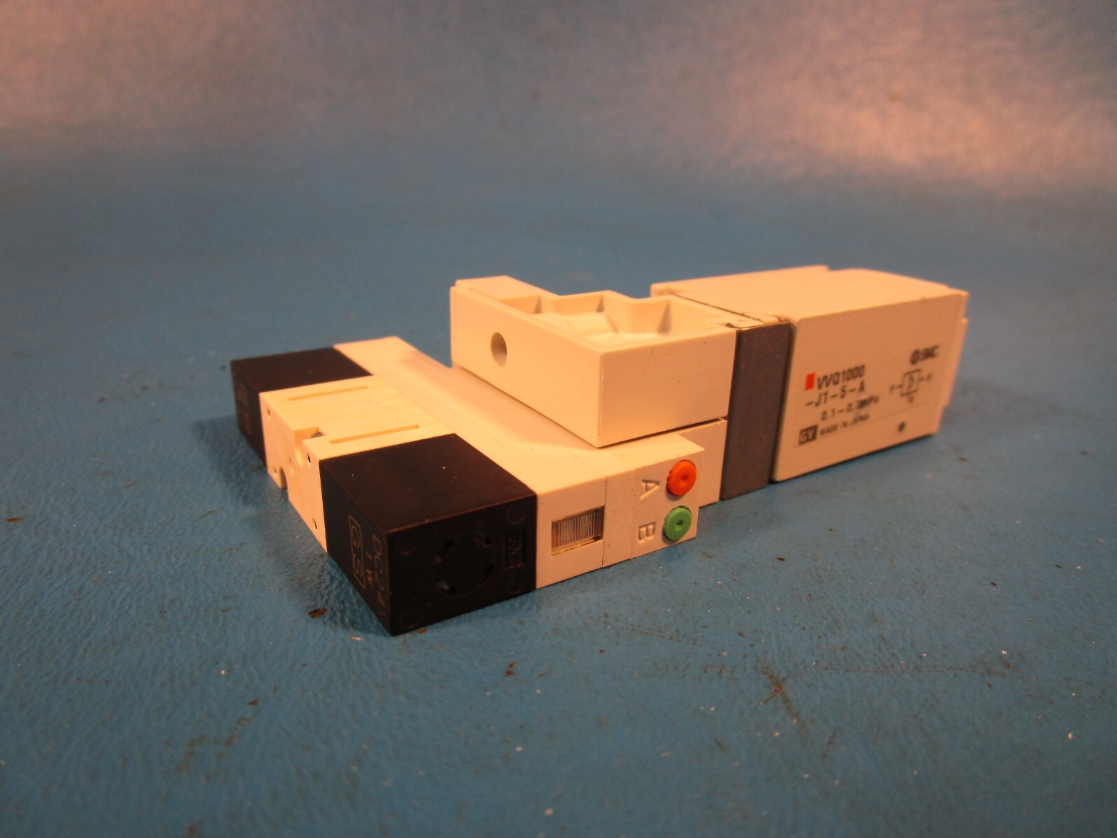 SMC VQ1211N-5LO Solenoid Valve, Double Solenoid, non plug-in (dc)