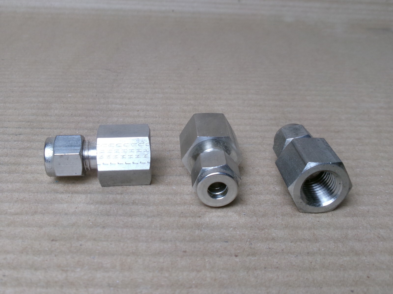 NEW LOT OF 3 PARKER/SWAGELOK 1/4” TUBE OD COMPRESSION STRAIGHT ADAPTER TO 1/2”