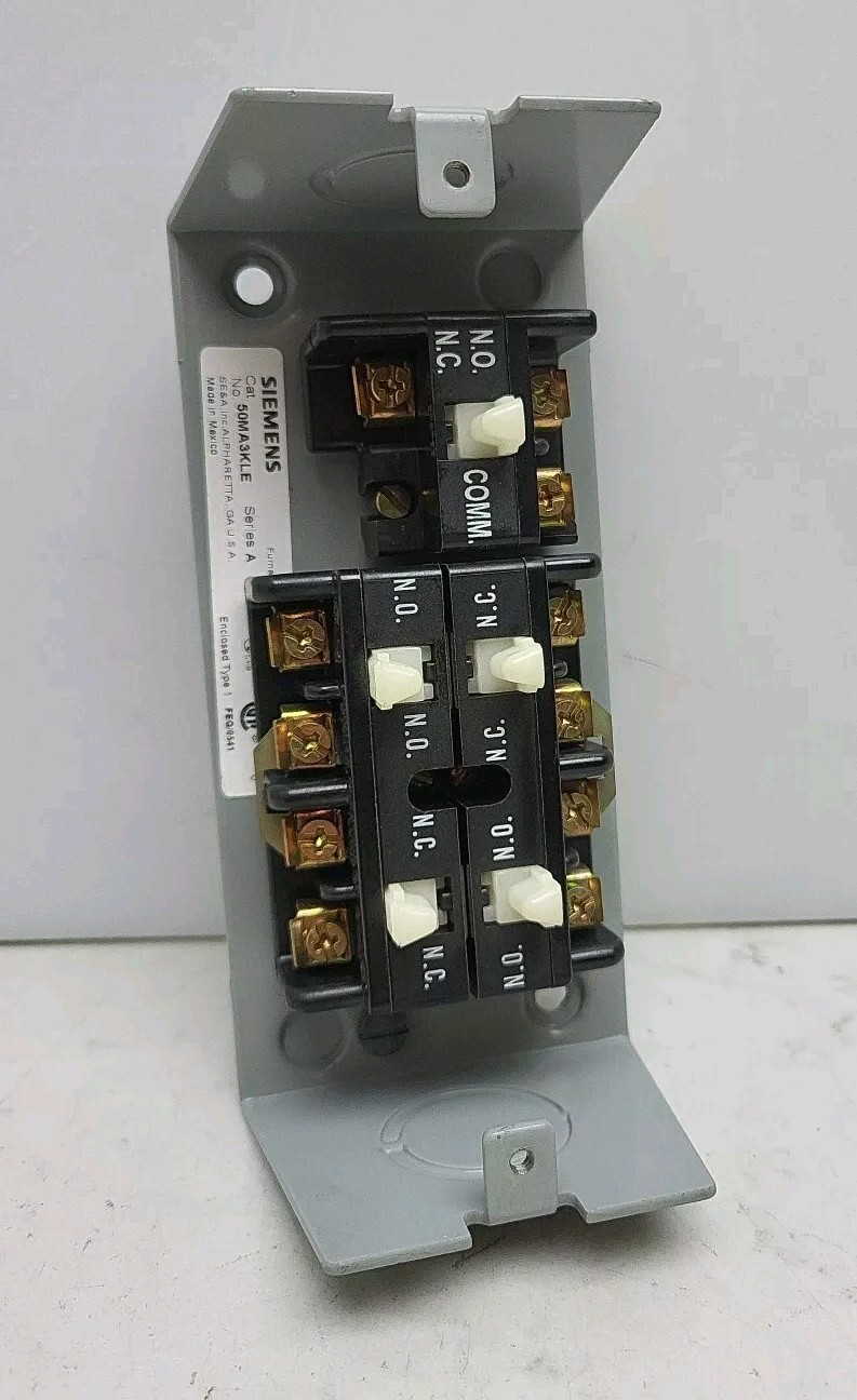 Furnas Siemens 50MA3KLE Forward Reverse Stop 3 Button Control Station *NO COVER