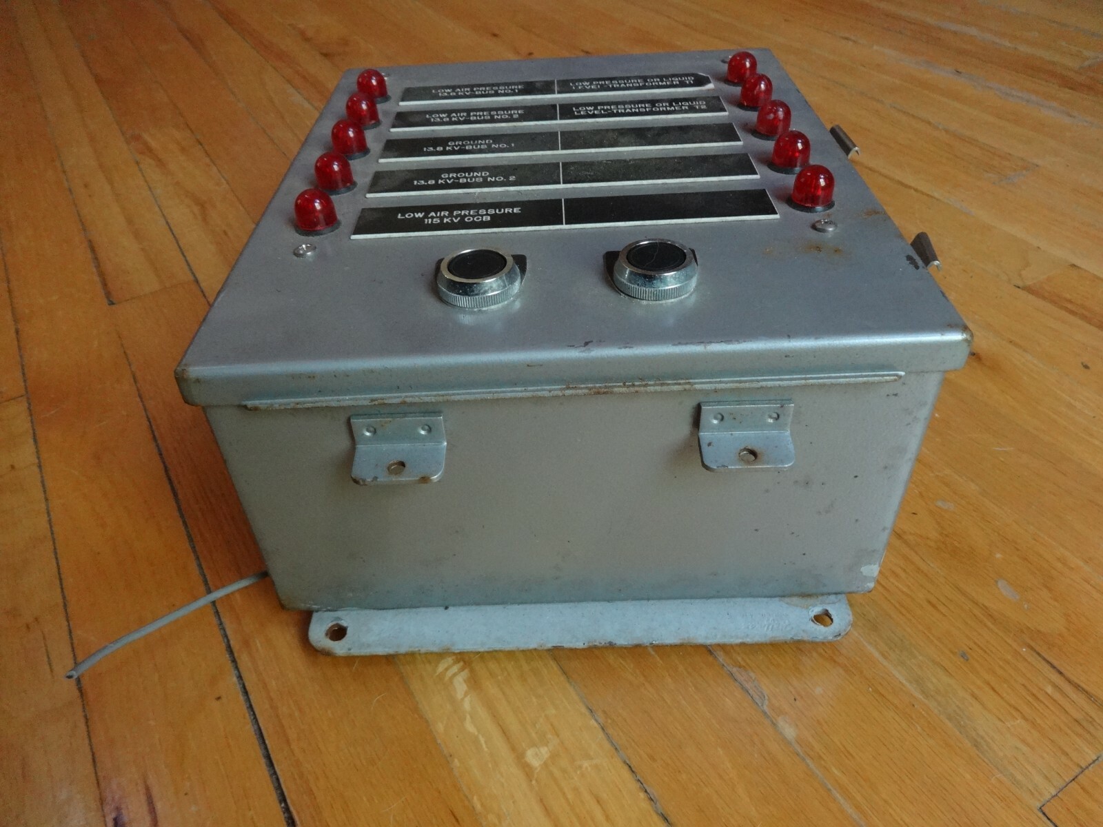 VISI CON INC LOW AIR PRESSURE CONTROLLER IN WATER PROOF JIC BOX 10X8X5 USED
