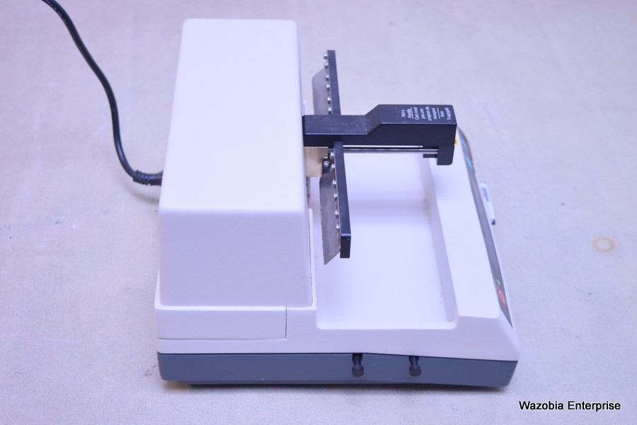 BECTON DICKINSON – 211877 – BD MICROPROBE PROCESSOR + AC ADAPTER AND DATA CARD