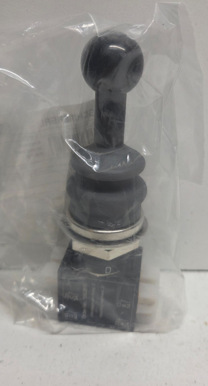 NEW IN BAG! SCHMERSAL 300V 5-WAY CENTER RETURN JOYSTICK WKTC52SEY400 101019690