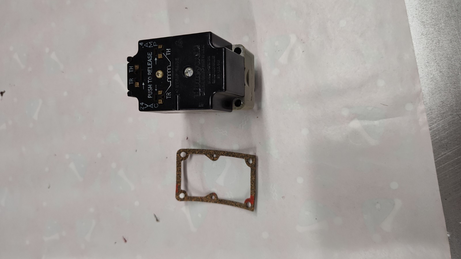 New Honeywell V8254A-1023 Valve Operator