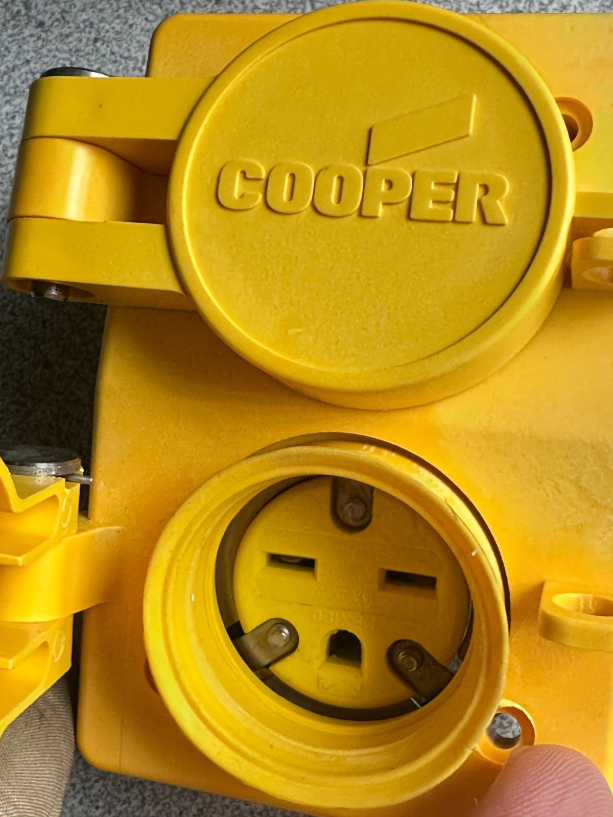 NEW Eaton Arrow Hart 60W49DPLX Duplex Watertight Receptacle 6-15 15A 250W 2P3W
