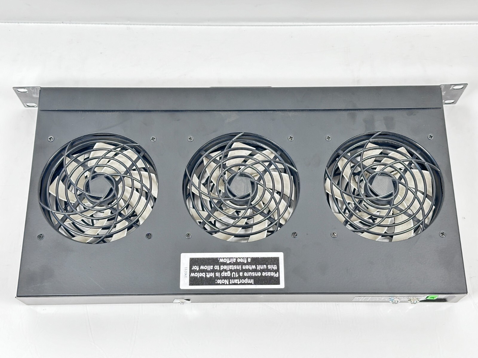Penn Elcom Thermostatically Controlled Quiet Rack Fan Tray (Celsius) FT01Q-DTC