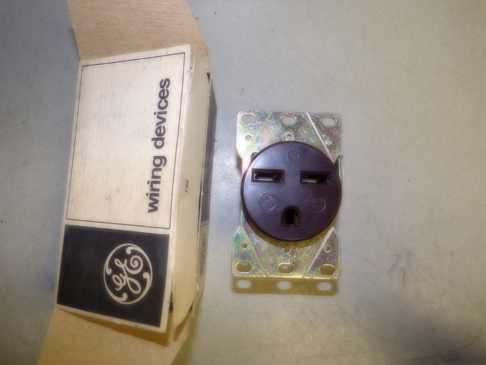 General Electric GE4139-3 Flush Receptacle *FREE SHIPPING*