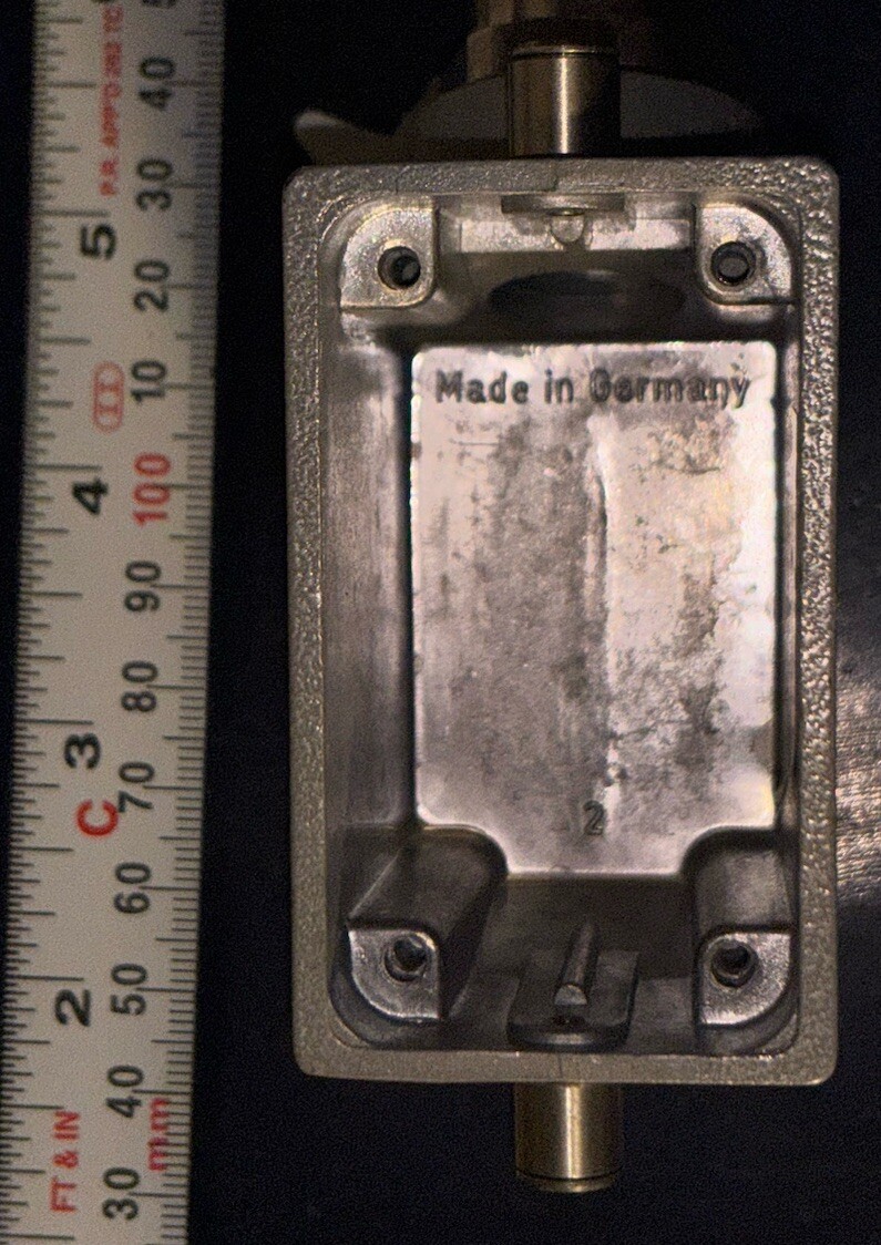 T&B Thomas & Betts 57696 SH610 Housing Assembly Connector W/O Hubble Connector