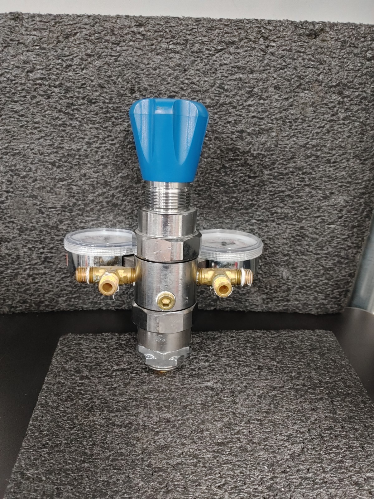 MATHESON 3936A High Purity Regulator with Pressure Gauges