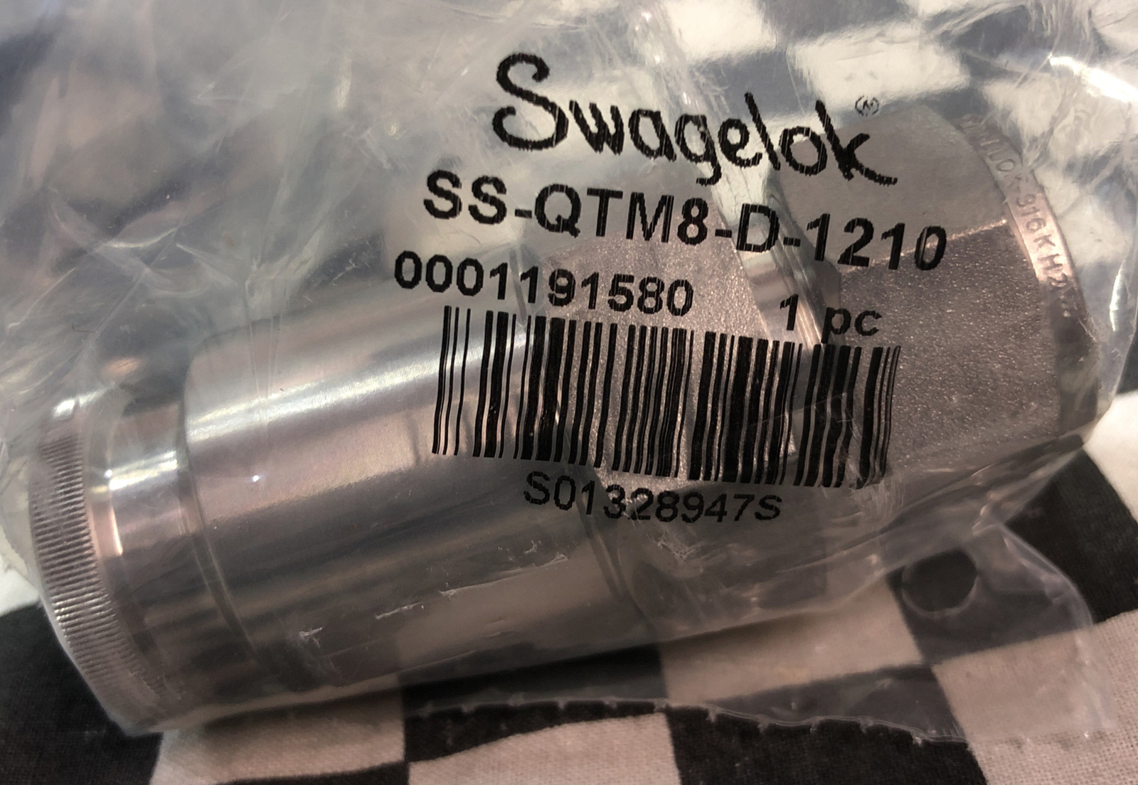 Swagelok Quick Connect Body 3/4″, SS-QTM8A-B-1210 & SS-QTM8-D-1210 LOT OF 3 SETS
