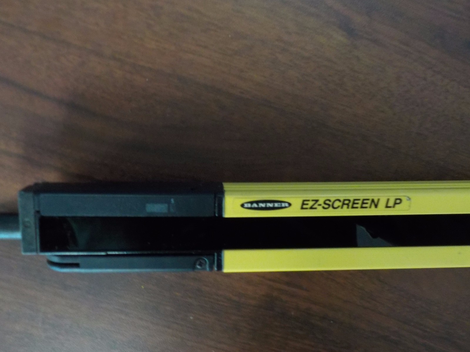 BANNER SLPCE25-970P8 USED EZ-SCREEN LP SAFETY LIGHT CURTAIN EMITTER SLPCE25970P8