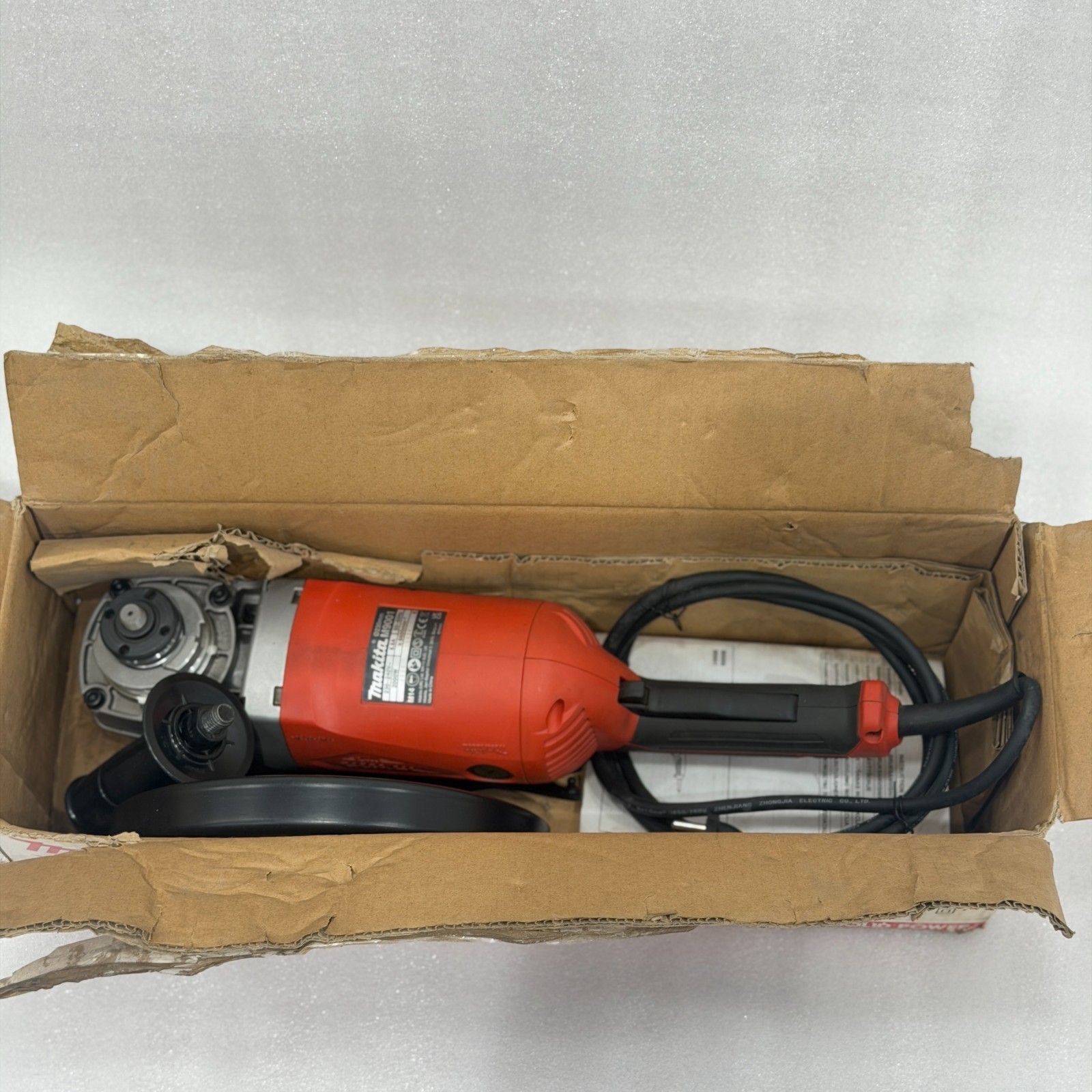 NEW MAKITA MT M9001 230MM 9 IN ANGLE GRINDER 2000W 6600 RPM 240V FASTSHIP FEDEX