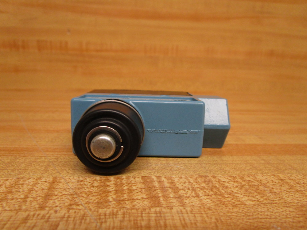 Micro Switch BZE6-2RN Limit Switch BZE62RN W/ Base