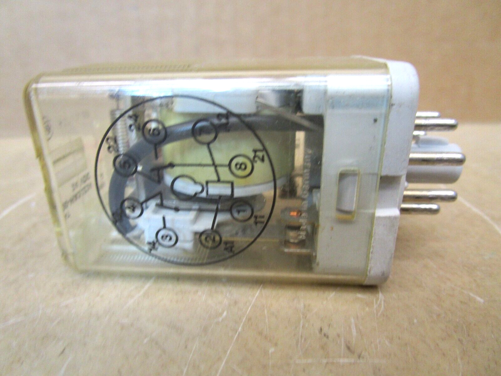 Allen-Bradley 700-HA32Z24 Relay 24VDC 1/4HP 10A 120VAC 1/3HP 10A 47554LR