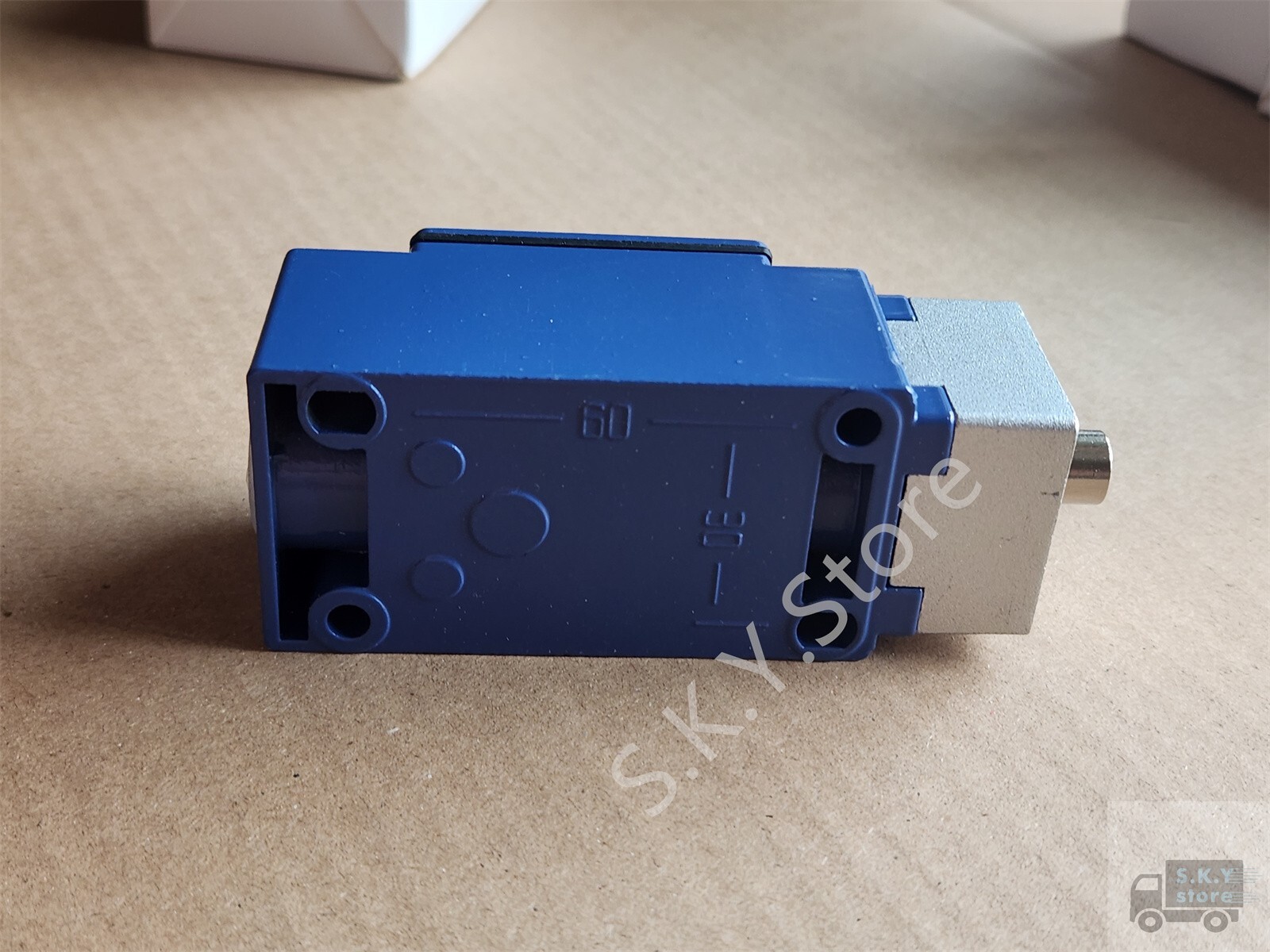 1 x New in Box XCK-J161H29C / XCKJ161H29C Telemecanique LIMIT SWITCH, Free Ship