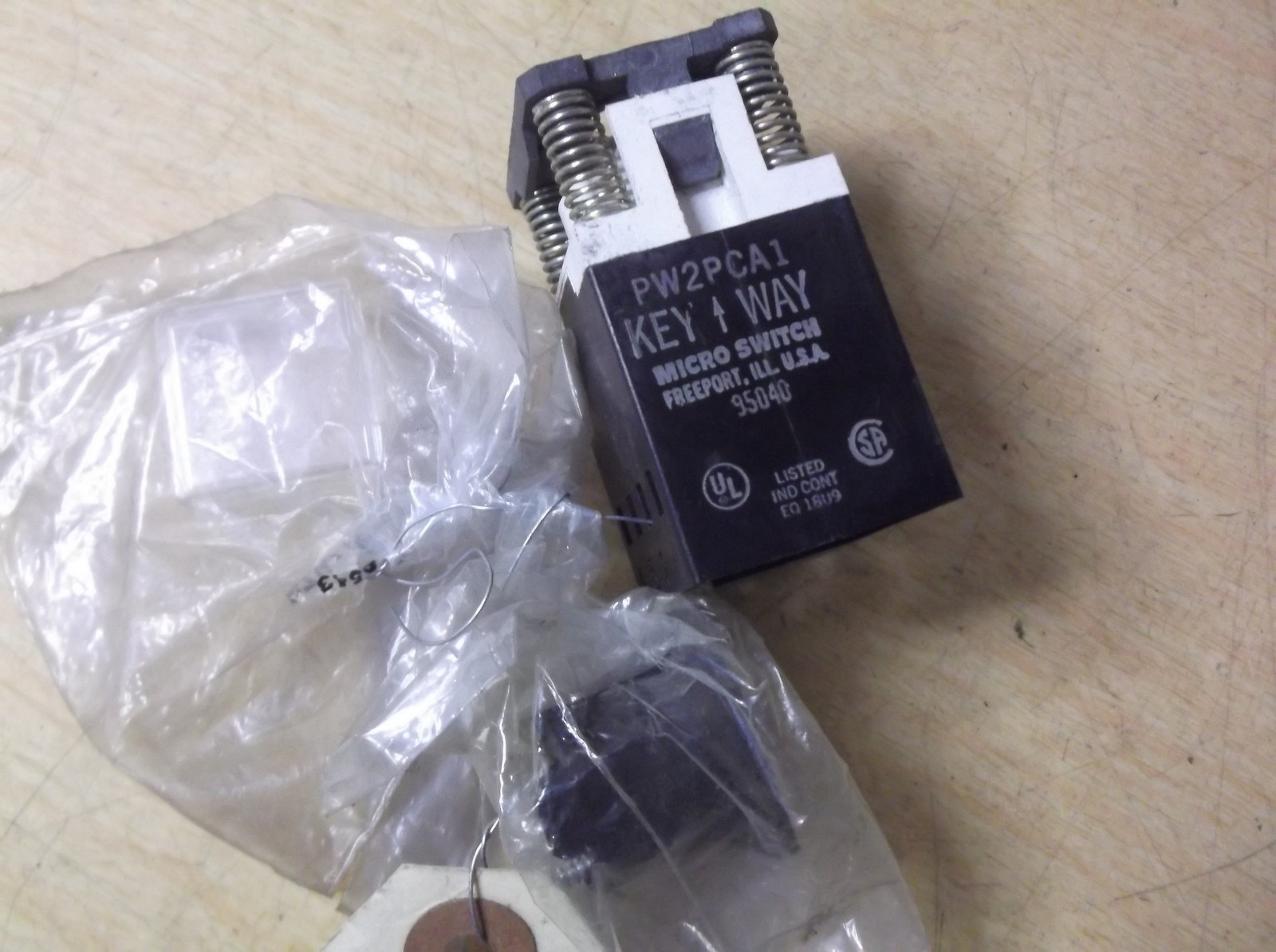NEW Pushbutton Micro Operator Switch Clear Square Cap PW2PCA1 *FREE SHIPPING*