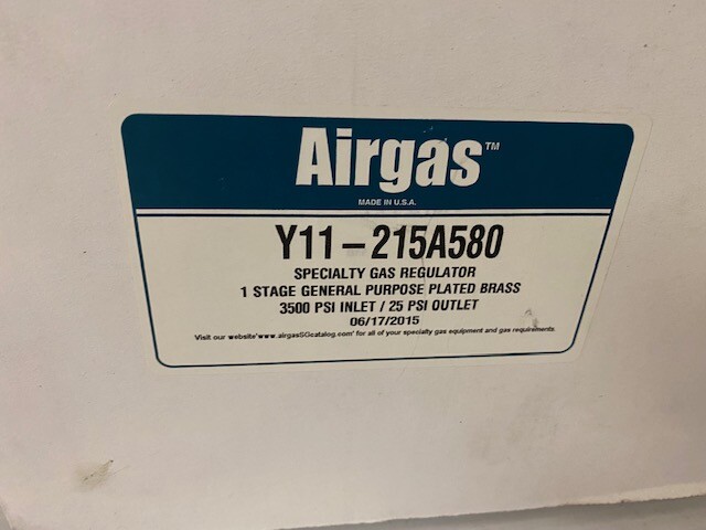 AIRGAS MODEL Y11-215A580 SPECIALTY GAS REGULATOR 3500 PSG IN / 25 PSG OUT, NOS