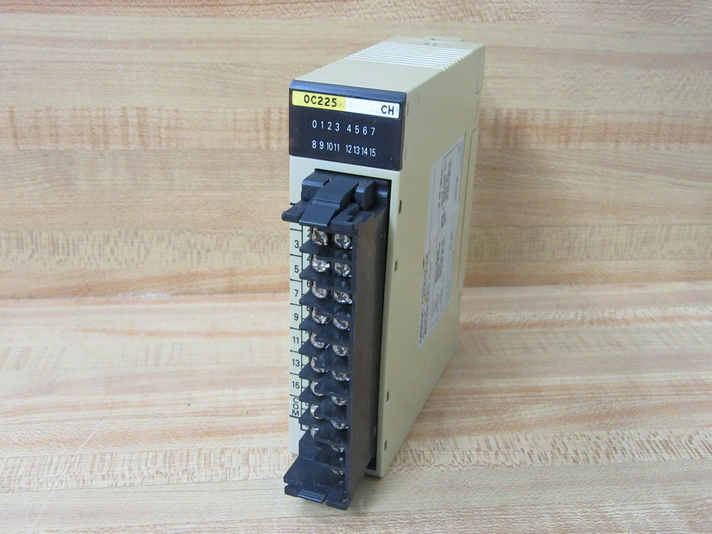 Omron C200H-0C225 Output Module C200H0C225 W/O Cover