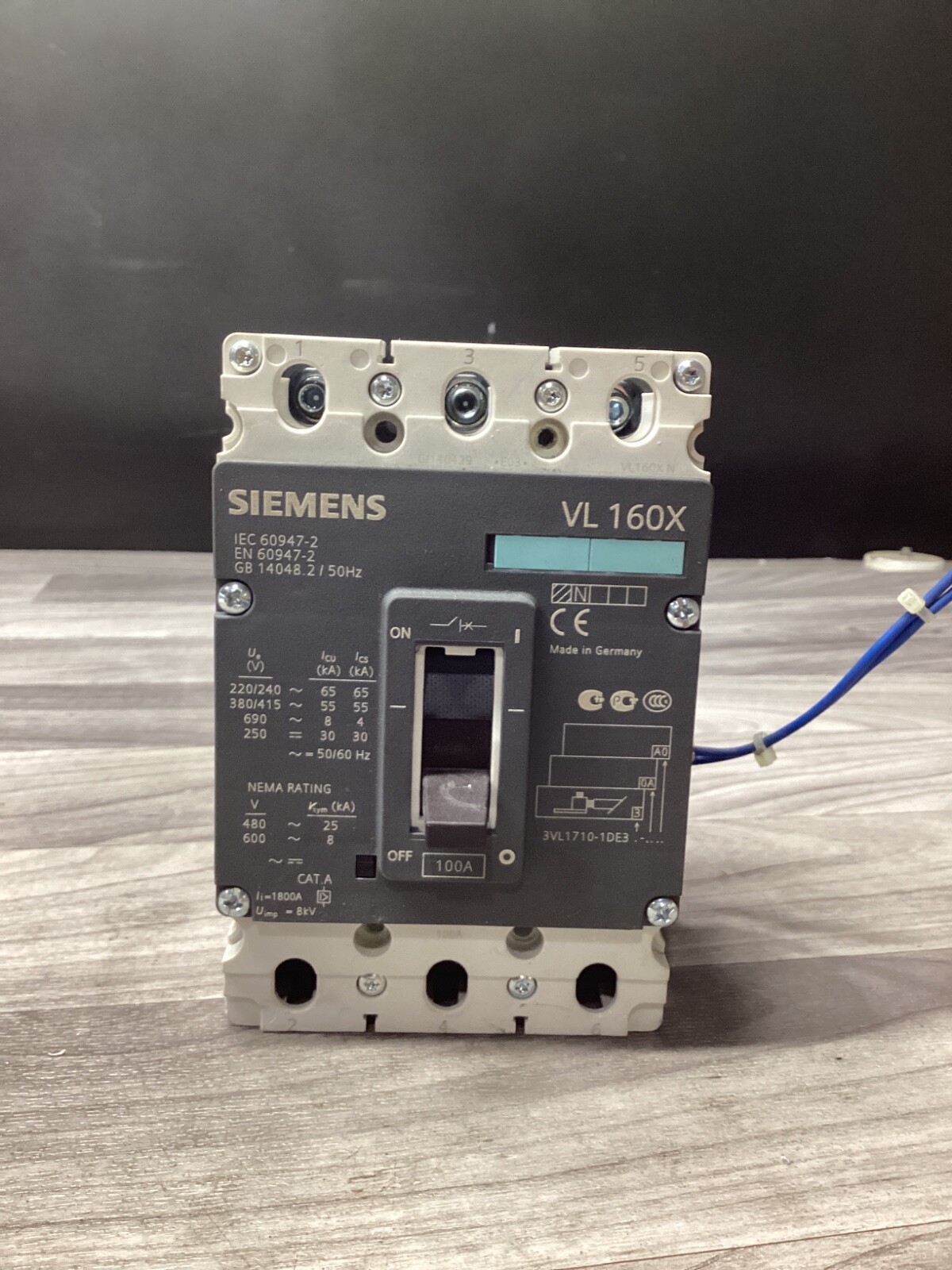SIEMENS 3VL1710-1DE33-0AA0 100A MOLDED CASE CIRCUIT BREAKER VL 160X #144D90PR5