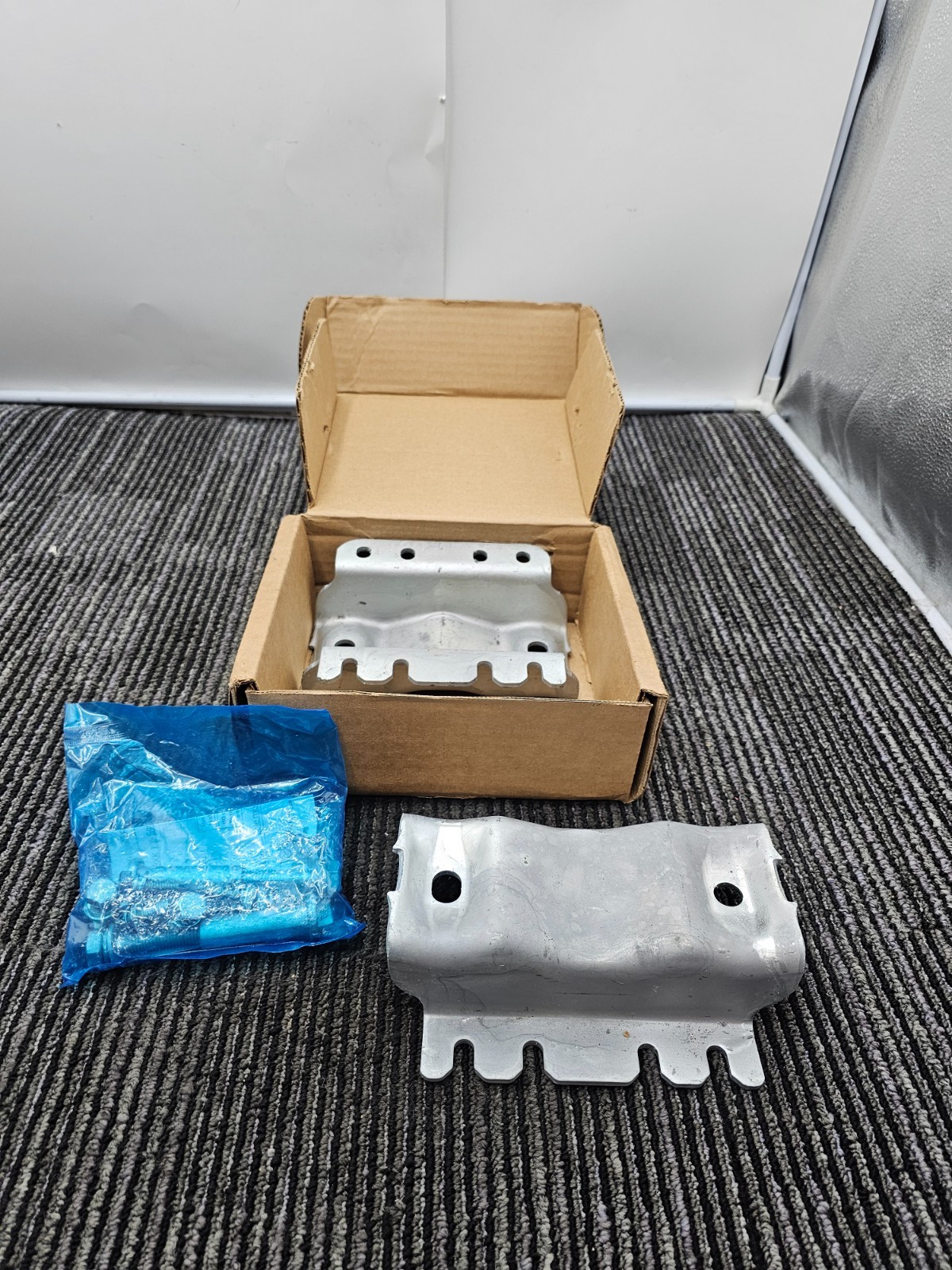 Ericsson SXK1255993/2 Dual ERS Heavy Bracket for Radio 4460