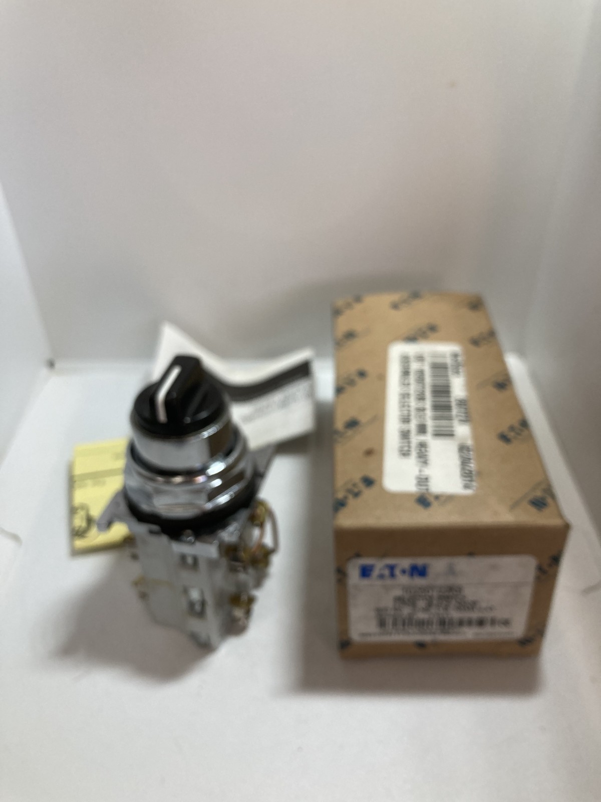 EATON 10250T22KB PUSHBUTTON SELECTOR SWITCH 3 POS 2NO/2NC SER B1 NIB