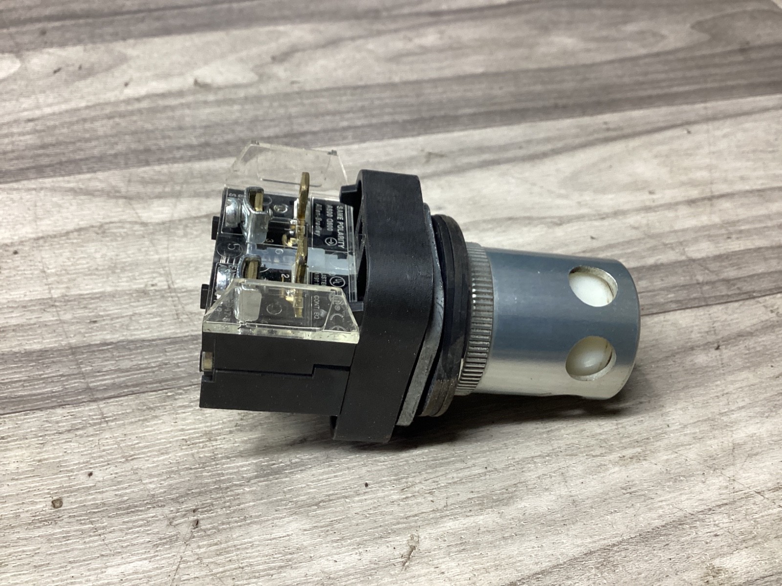ALLEN BRADLEY WHITE PUSH BUTTON 800T-QAH24W SER T 24VAC/DC #103N136