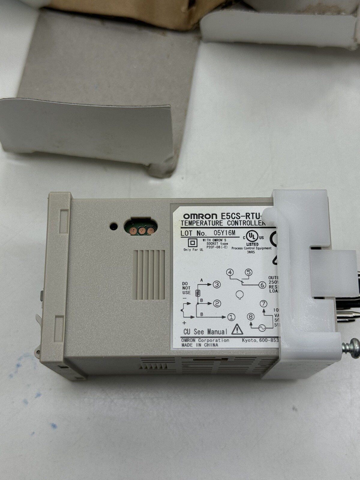 OMRON E5CS-RTU-W MULTI-RANGE TEMPERATURE CONTROLLER 100 To 240V AC