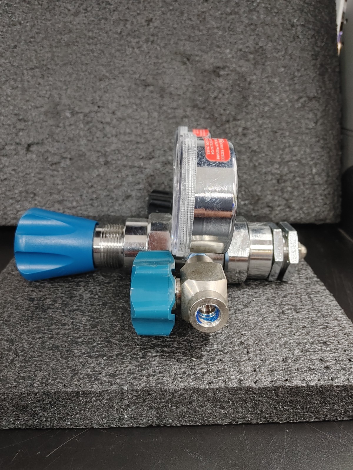 MATHESON High Purity Regulator with HARRIS Valve and Pressure Gauges