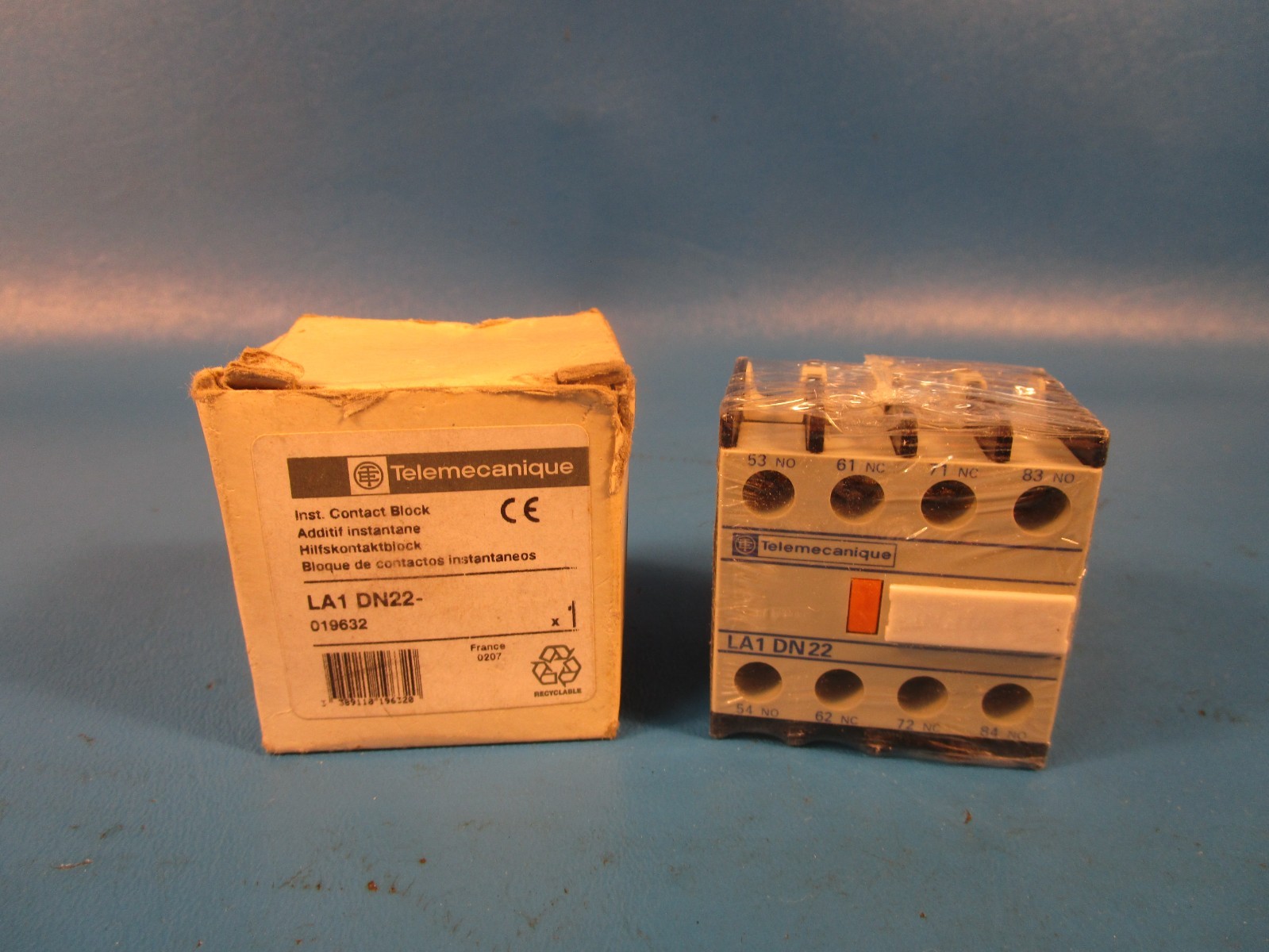 Telemecanique LA1 DN22, AUXILIARY CONTACT, BLOCK TYPE, 2 NO / 2 NC, 6 AMP