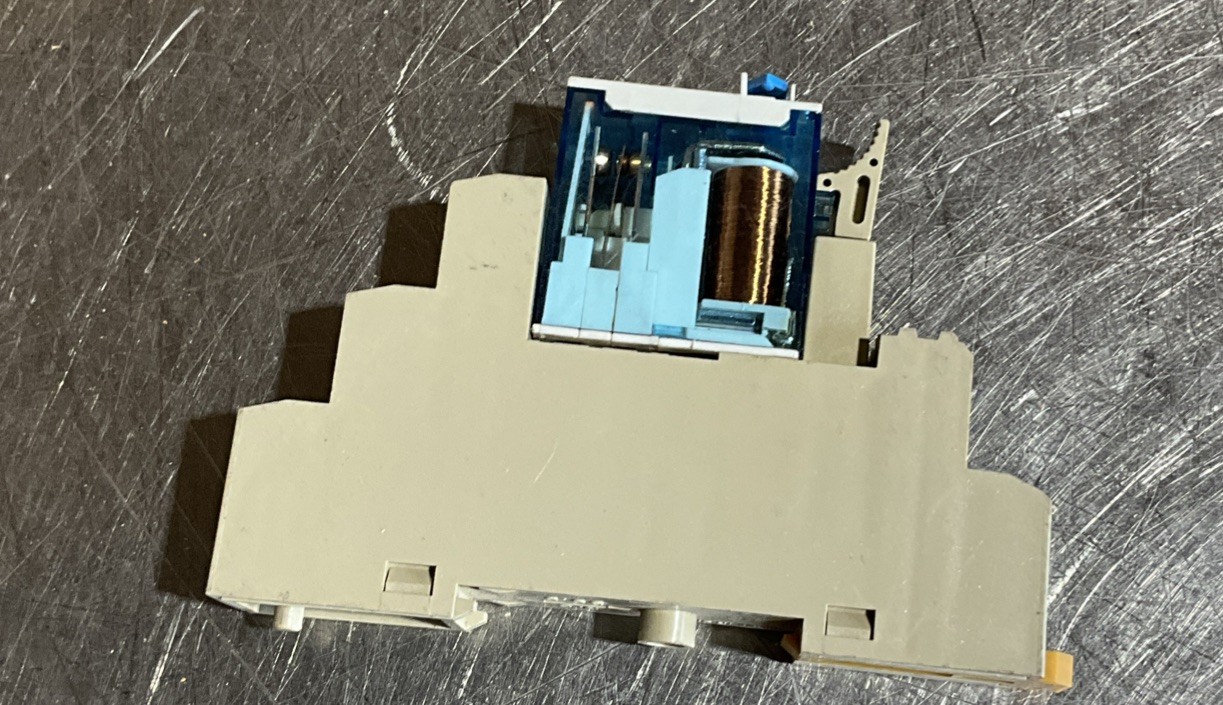 Finder Max. 10A25PV Socket & Relay 1543ew
