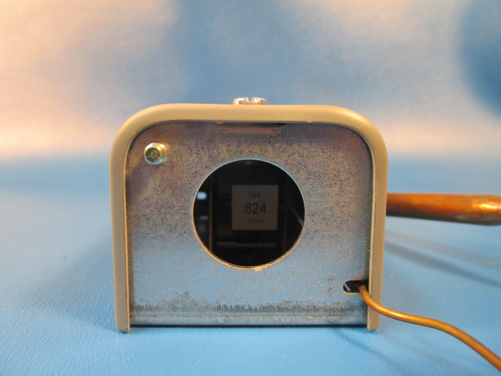 Johnson Controls A19AAF-21 C, REMOTE BULB TEMP CONTROL. 6 CAP. SPDT. NEMA 1. 3/8