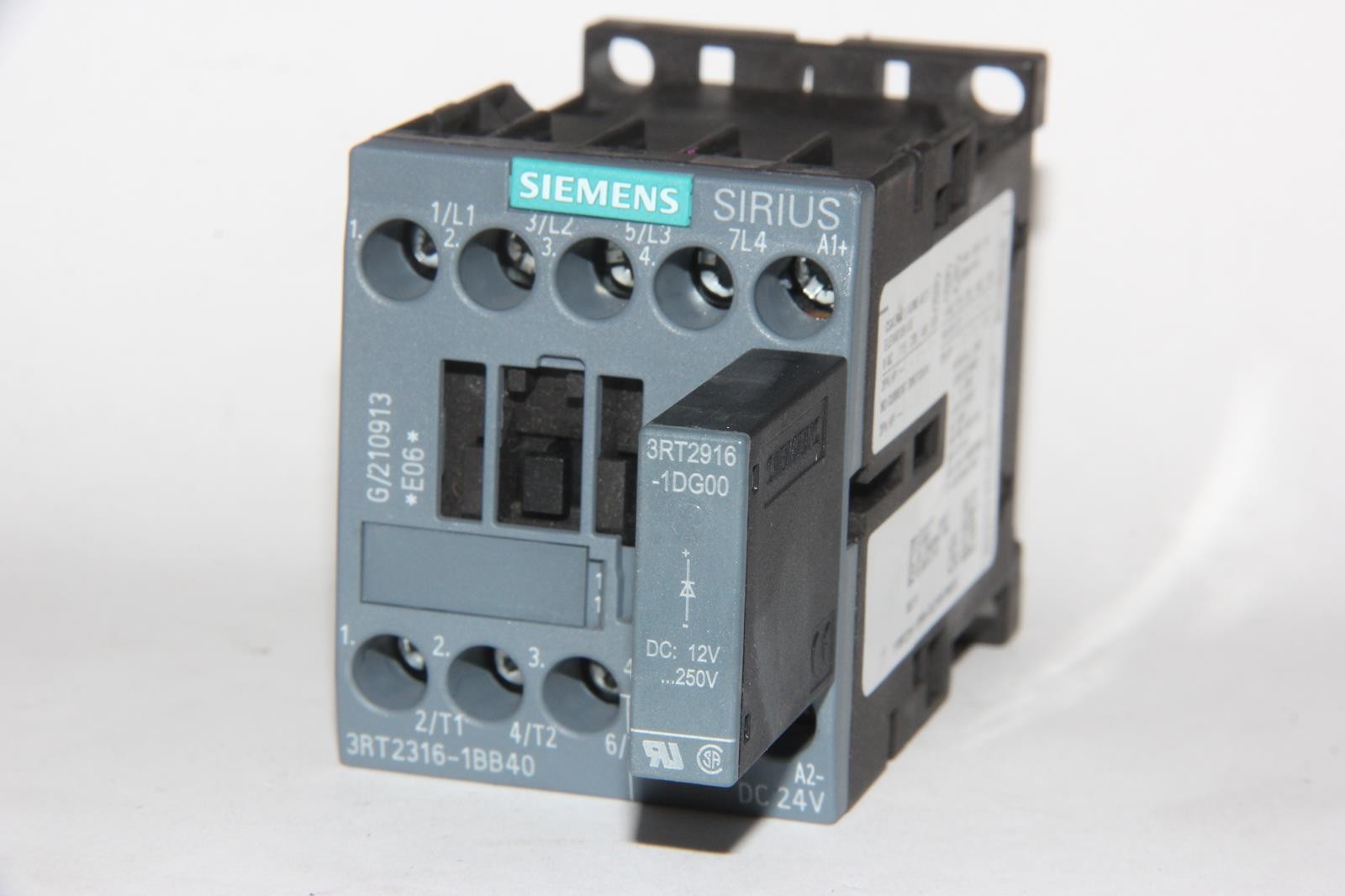 SIEMENS 3RT2316-1BB40 Contactor + 3RT2916-1DG00