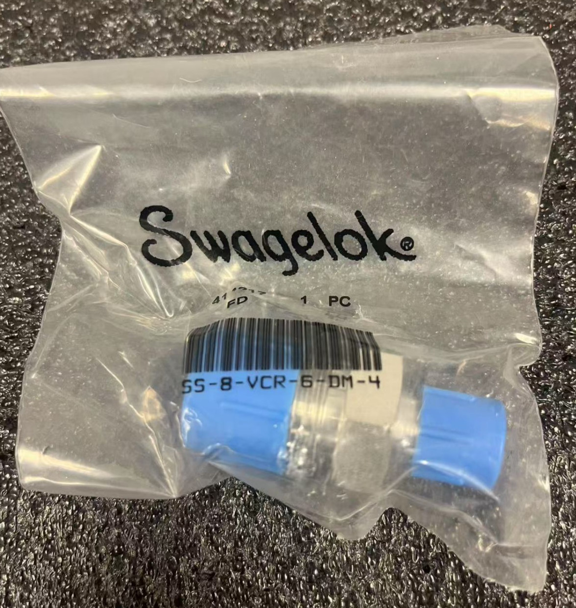 Swagelok SS-8-VCR-6-DM-4, 1/2″ MVCR X 1/4″ MVCR Double Male Reducing Union New