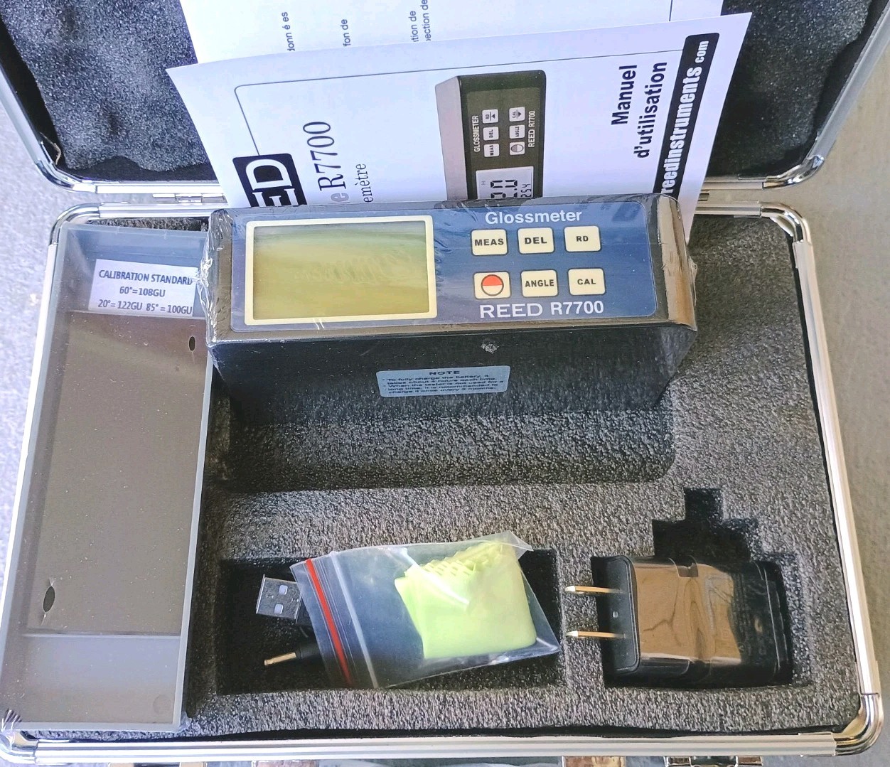 REED Instruments R7700 Gloss Meter, 3-Angle (20/60/ 85°)