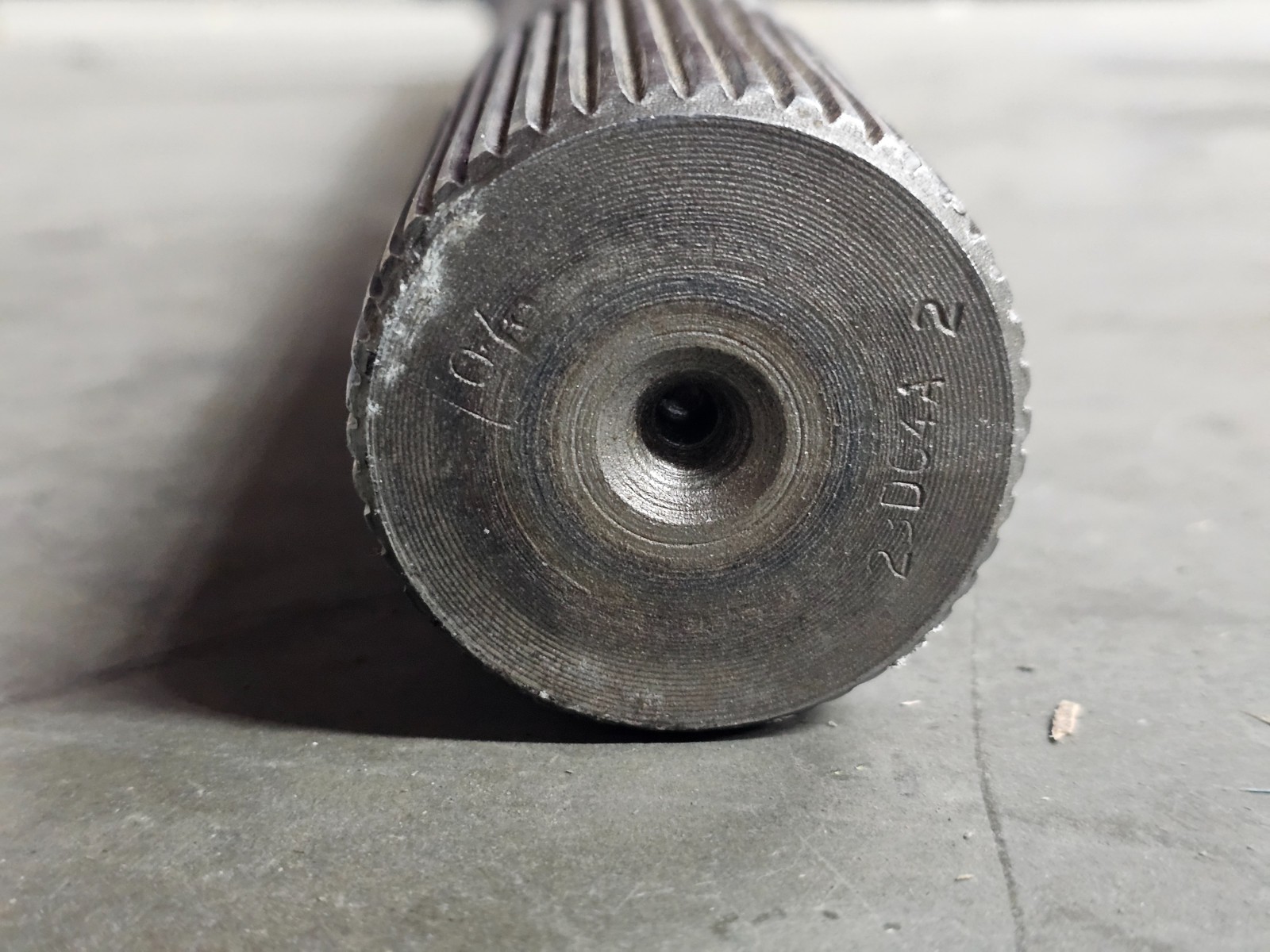 Meritor B110-9 41-inch Axle Shaft Y8683 043 SIlver, 8-Bolt Hole Steel
