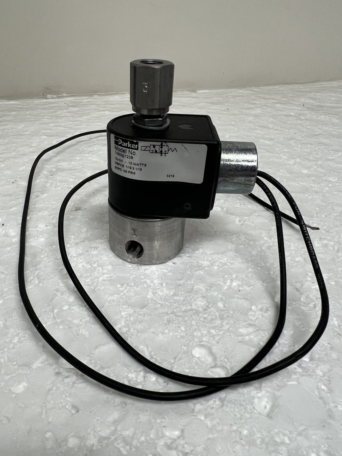 Parker 745030122B 3-Way Valve 12VDC 10Watts Orifice 1/16×1/16 MOPD 100 PSIG NEW