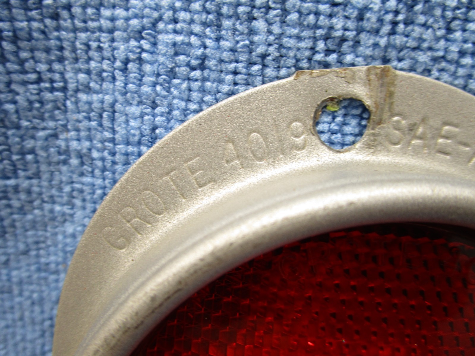 x2 Grote 4006 3″ Reflector with 4019 Bezel SAE-A-76 SAE-A-75