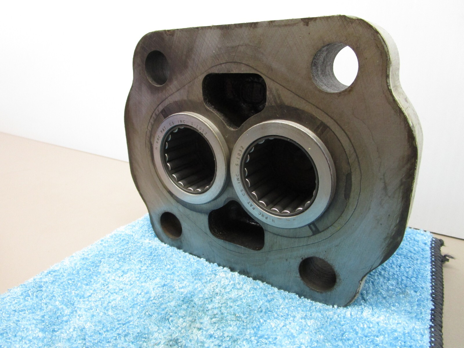 Lynch P50 P51 Hydraulic Pump Roller Bearing Back Cover End Plate UA-1603