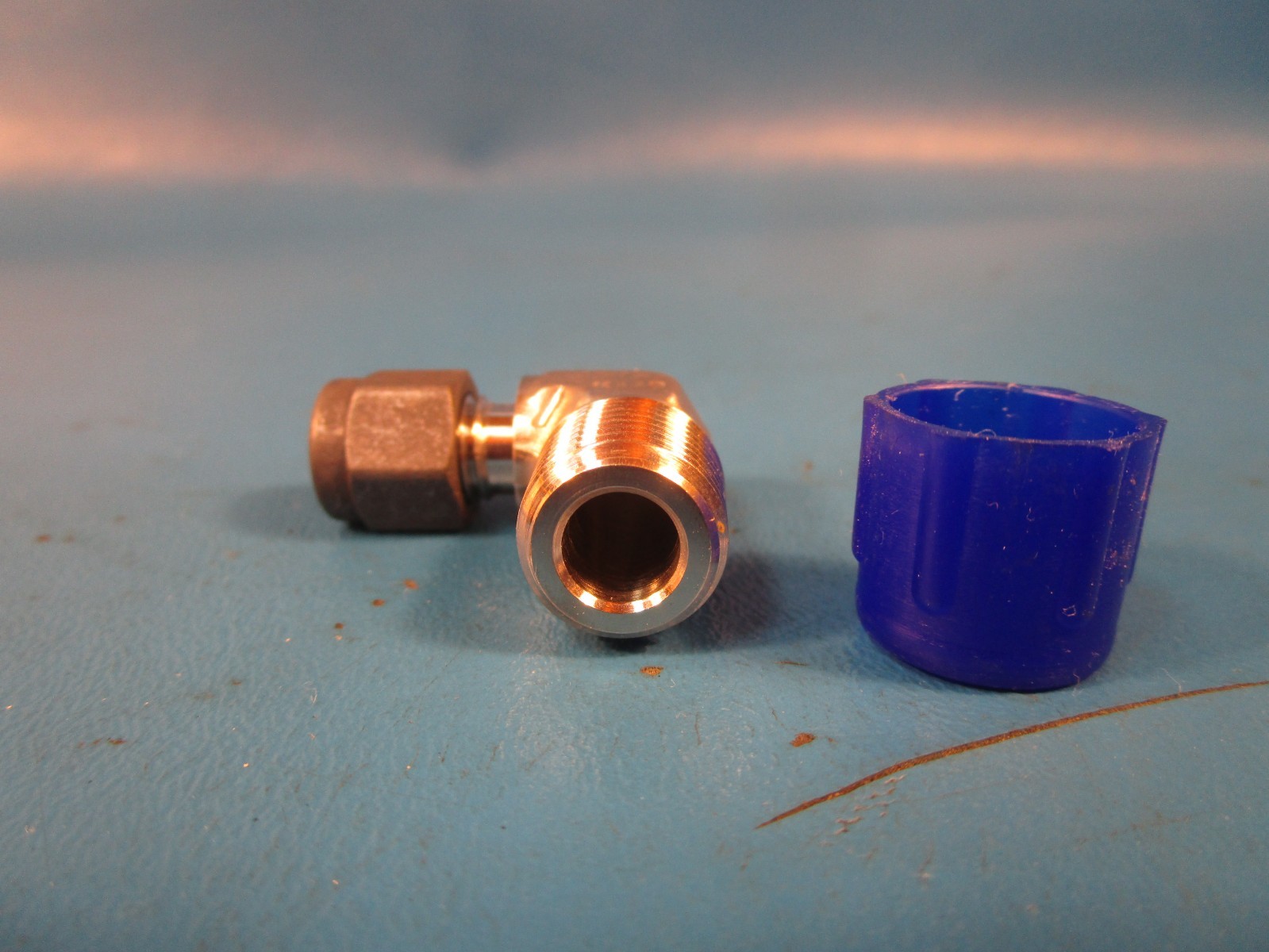 Parker 3-4 CBZ-SS, MALE ELBOW, COMPRESSION TUBE, 3/16 INCH TUBE OUTSIDE DIAMETER