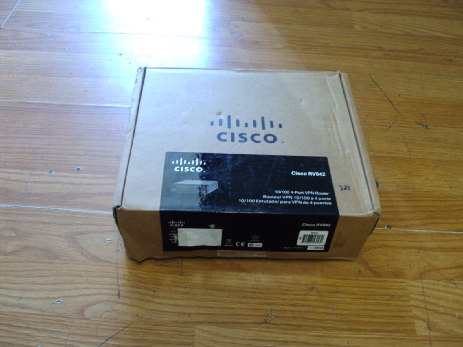 New Box Cisco RVO42 Gigabit Dual Wan VPN Router Complete S23