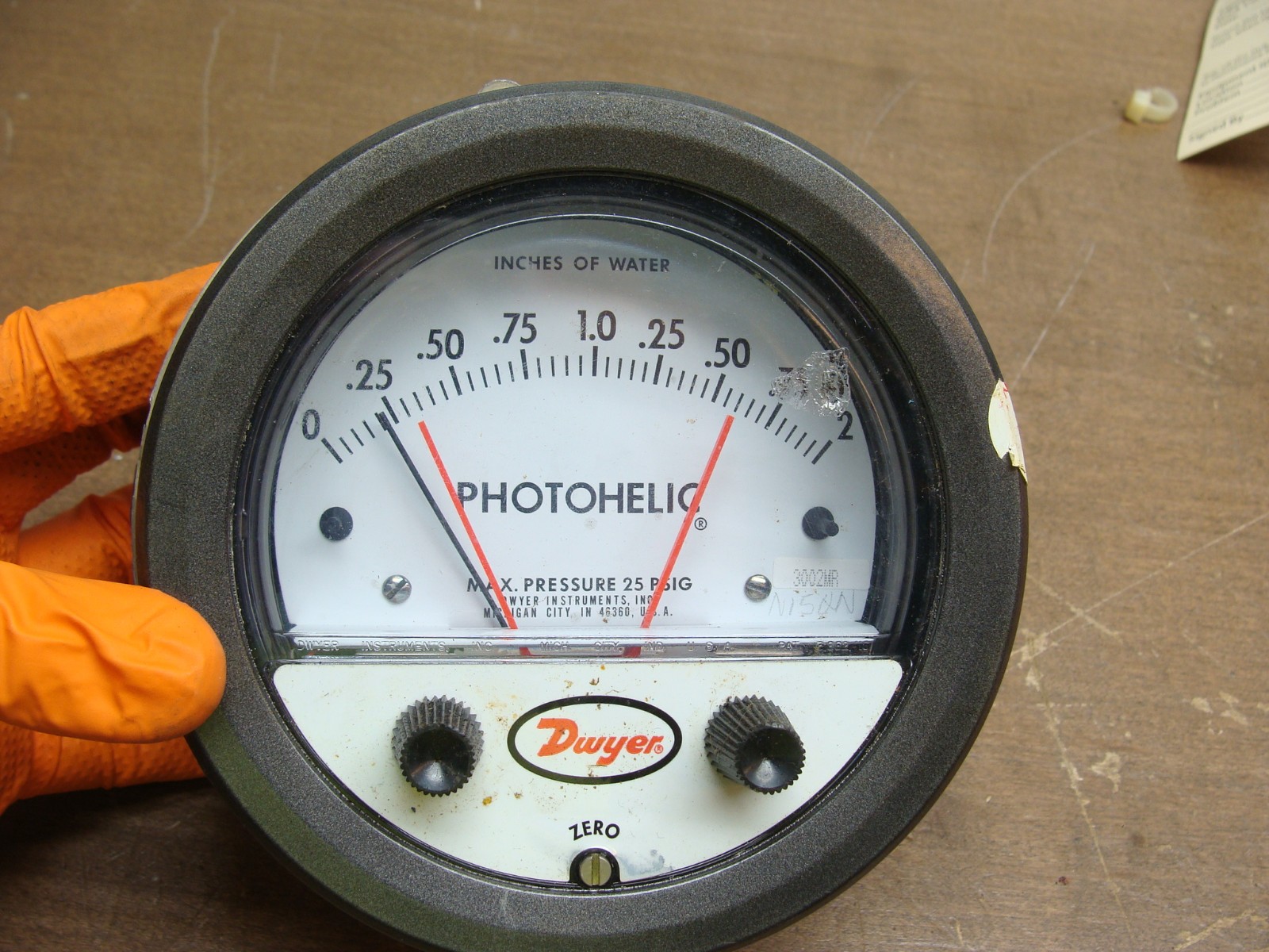 DWYER PHOTOHELIC SERIES 3000MR COMPACT DIFFERENTIAL PRESSURE GAUGE 0-2 IN WATER
