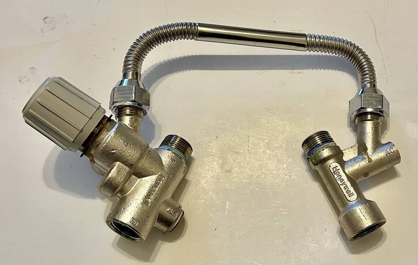Honeywell AMX300TLF Direct Connect 3/4” Mixing Valve 8″ SS Corrugated Connector