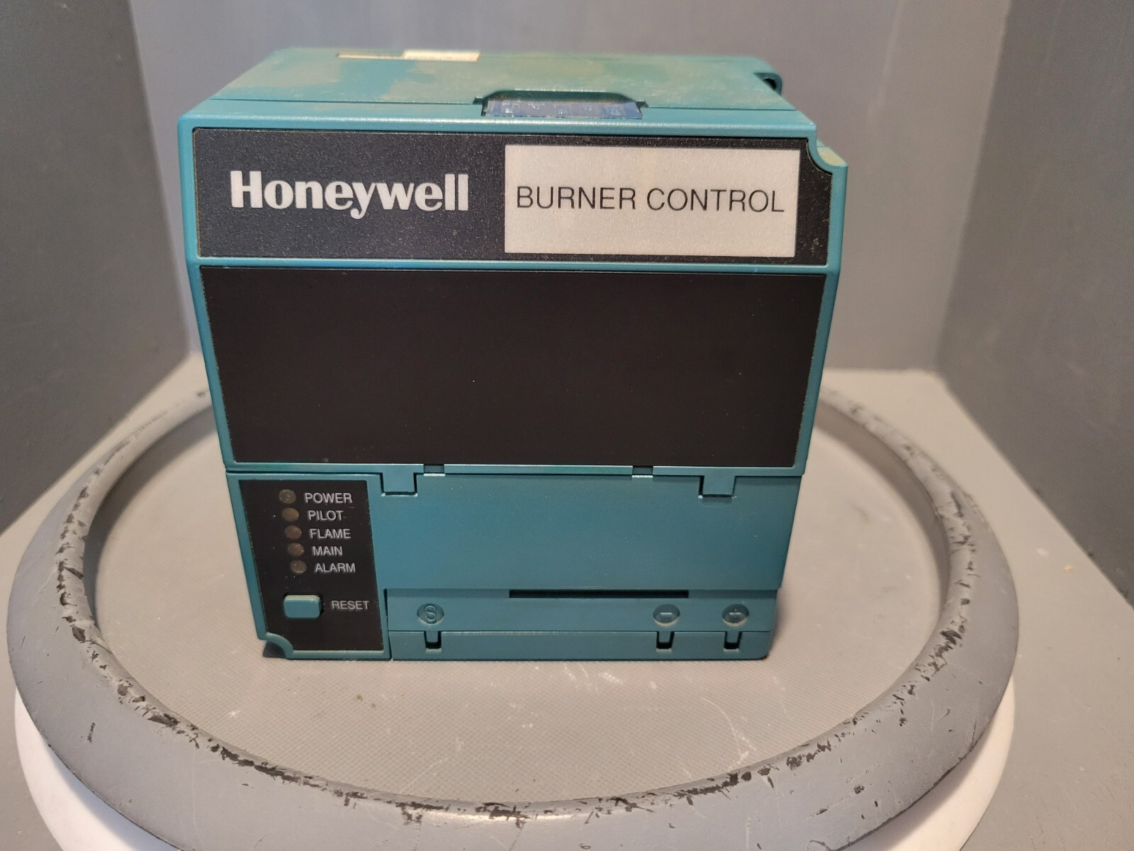 Honeywell Ultraviolet Flame Amplifier, RM7890 A 1015