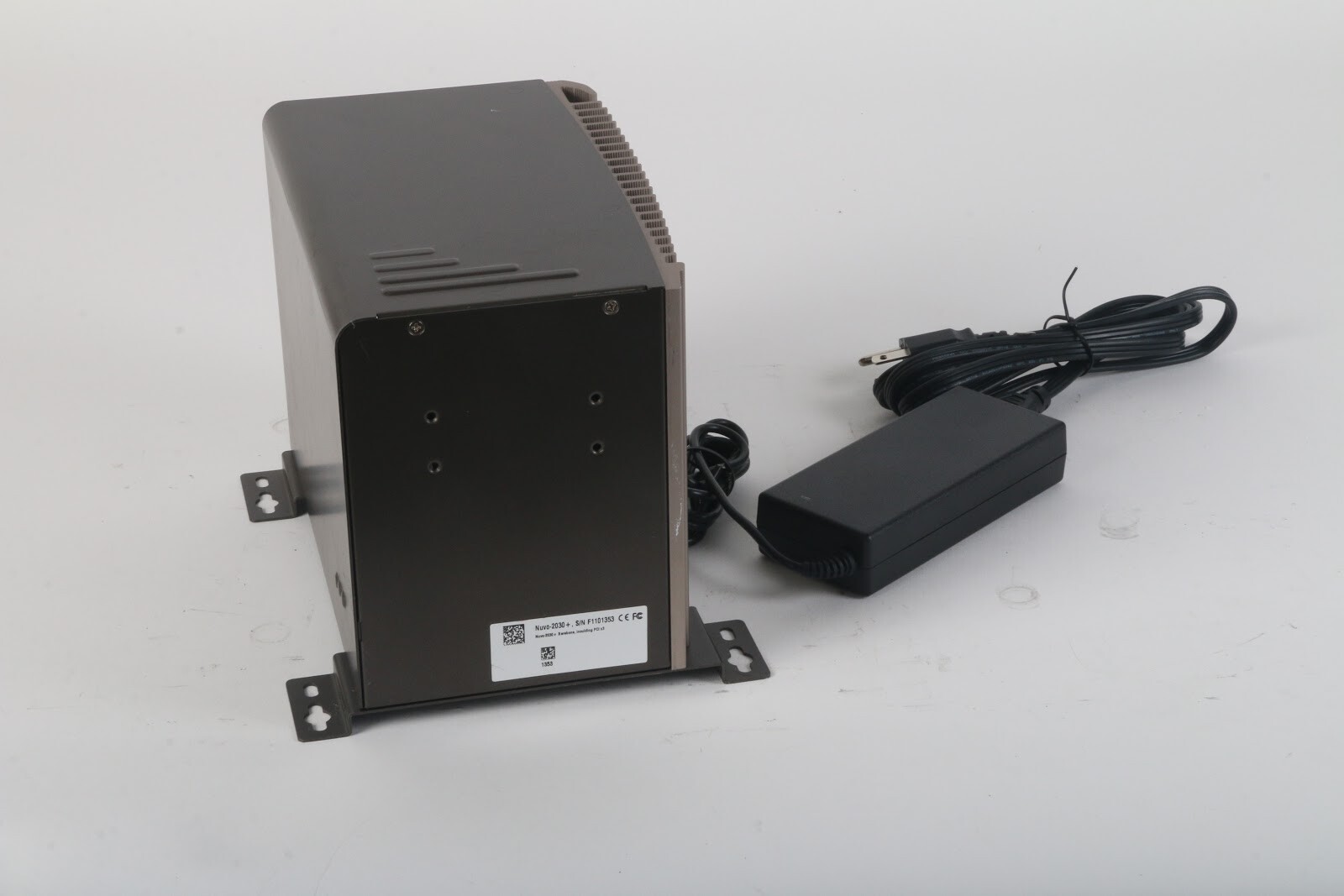 Neousys Technology Nuvo 2030+ Intel Atom D525 @ 1.80GHz / 4GB RAM / 500GB HDD