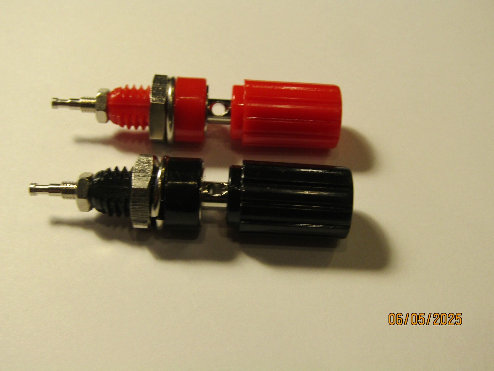 Archer Panel Mount Banana Jack / Cable Wire Mounts Set of 2 Black & Red NOS