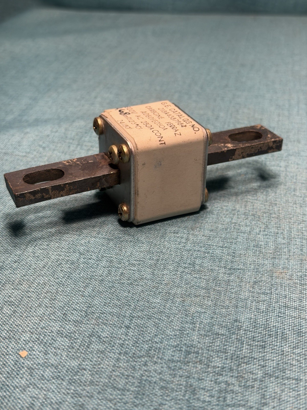 Carbone Ferraz 218A4387P84 600 Volt AC 250 Amp Fuse NOS