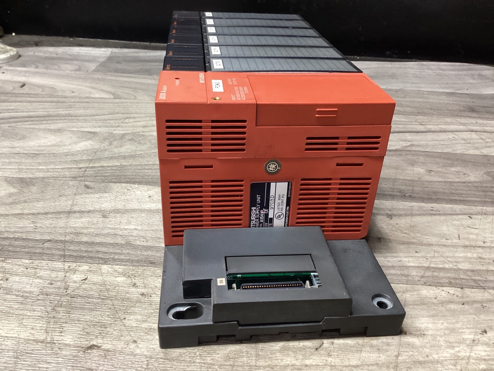 Mitsubishi Melsec Base A1S61P (3) A1SY10 (3) A1SY40 A1S68B #103A161PR2