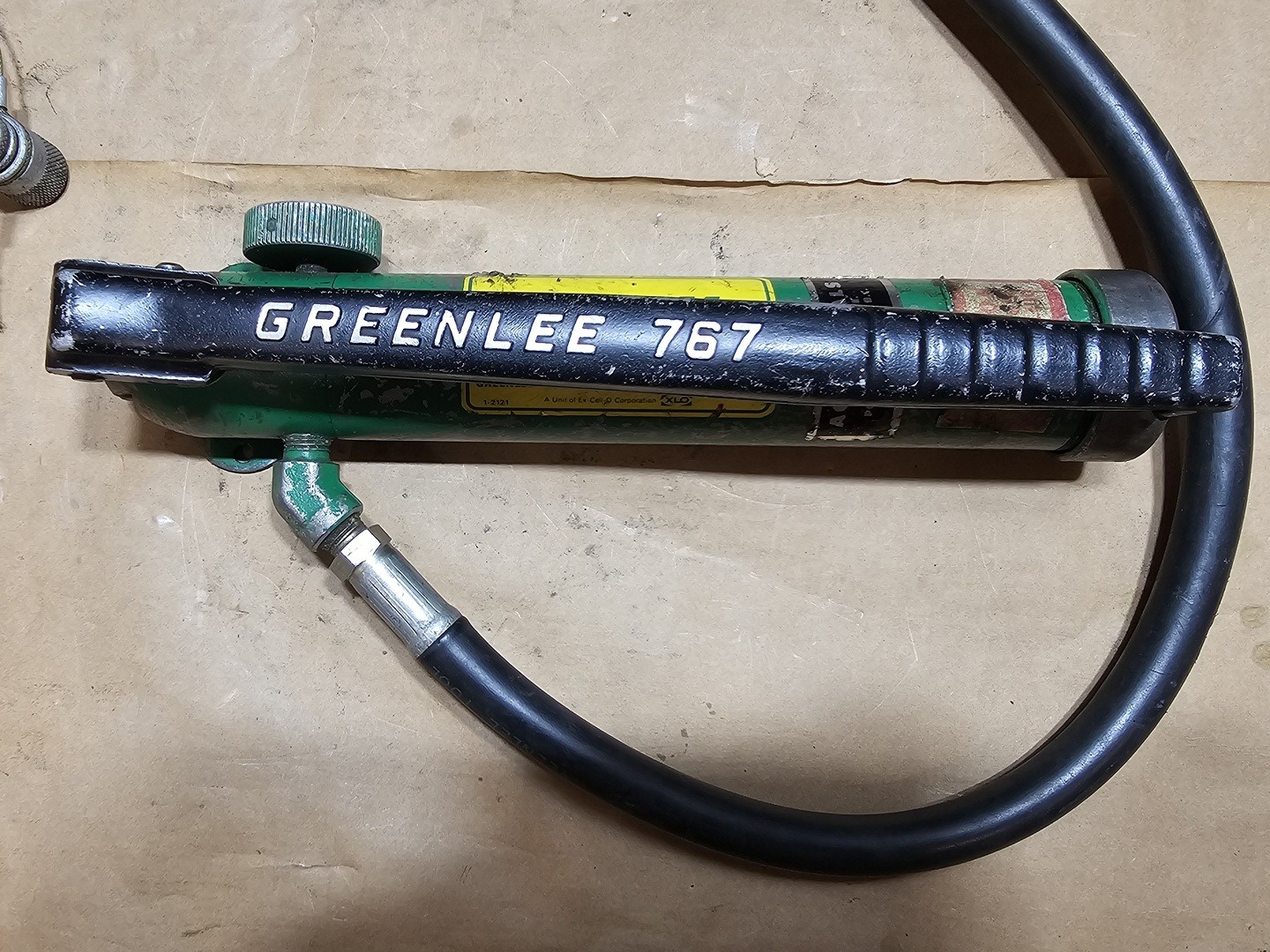 GREENLEE 7306 Hydraulic Knockout Punch Driver Set w/ 767 Hand Pump –