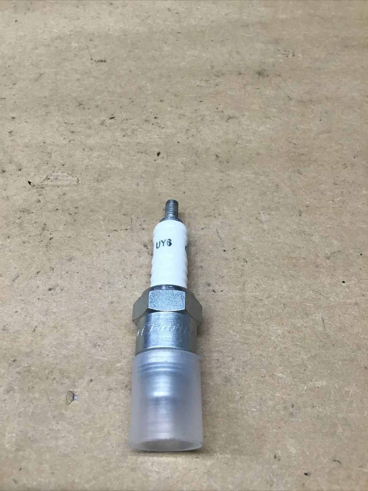 Champion Model: UY6 GJ85 Spark Plug #704K123